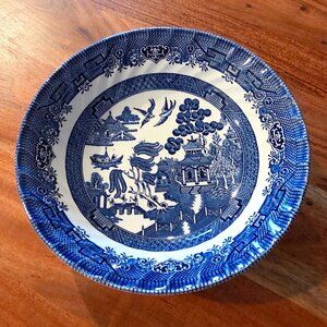 Royal Wessex Blue Willow China - England - 9" serving bowl